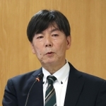 公益通報者保護について話す山口利昭弁護士＝６日午後、神戸市中央区、兵庫県庁（撮影・笠原次郎）