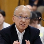 兵庫県議会の百条委員会で証人尋問に応じる片山安孝元副知事＝６日午前、神戸市中央区（代表撮影）