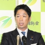 斎藤元彦知事への辞職要求について会見で説明する日本維新の会の藤田文武幹事長＝東京都内