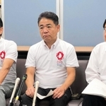 重要政策提言の後、報道陣の取材に応じる兵庫県議会の第２会派「維新の会」＝１３日午後、県庁