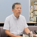死亡した元西播磨県民局長の私的情報が漏えいされた疑惑に対し、調査を求める申し入れを行った丸尾牧兵庫県議＝県庁