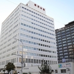 利用停止が決まった兵庫県民会館＝１７日午後、神戸市中央区下山手通４（撮影・中西幸大）