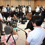 １９日の県議会を前に取材に応じる斎藤元彦知事＝１８日午後、神戸市中央区、兵庫県庁（撮影・大田将之）