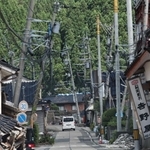 地震によって町野町につながる道路はことごとく寸断され、孤立した＝７月、石川県輪島市町野町（撮影・長嶺麻子）