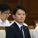 兵庫県議会本会議に出席する斎藤元彦知事＝１９日午後、神戸市中央区