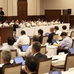 兵庫県の斎藤元彦知事に対する不信任決議案が可決された１９日の県議会本会議＝神戸市中央区