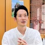 園芸療法が終末期に果たす役割について語る剱持卓也さん。「植物が小さな希望になることがあると伝えたい」＝淡路市野島常盤、兵庫県立淡路景観園芸学校
