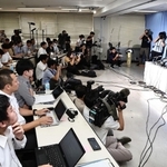 記者会見に臨む斎藤元彦知事＝26日午後、神戸市中央区、兵庫県庁（撮影・長嶺麻子）