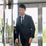 兵庫県庁に登庁した斎藤元彦知事。失職前最後の登庁日となった＝27日午前、神戸市中央区（撮影・大島光貴）