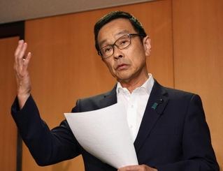 自民党県議団の総会後、報道陣の取材に応じる北野実幹事長＝３日午後、兵庫県庁（撮影・長嶺麻子）