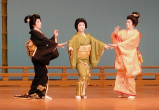 日本舞踊、大舞台で優雅に 神戸、4流派集い20演目を披露|社会|神戸新聞NEXT
