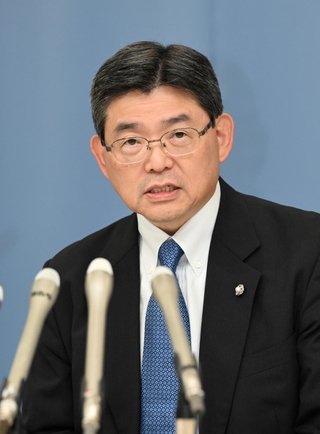 兵庫県知事選への立候補を表明した中村稔氏＝９日、神戸市中央区（撮影・風斗雅博）