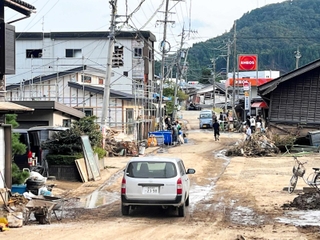記録的豪雨に見舞われた能登半島地震の被災地。住民の疲労は色濃く、復興支援が急務となっている＝９月２８日、石川県輪島市町野町