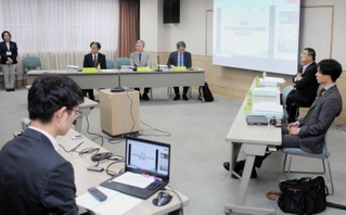 海岸保全基本計画の変更について話し合った検討委員会会合＝神戸市中央区下山手通４、ひょうご女性交流館