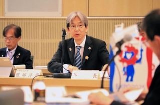 近畿ブロック知事会議に出席した兵庫県の服部洋平副知事＝２４日午後、淡路市夢舞台、淡路夢舞台国際会議場