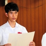 障害をテーマに発表し、最優秀賞を受けた津坂盤さん＝兵庫県民会館