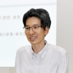 父親としての育児の喜びを語る片田孫朝日教諭＝いずれも兵庫県播磨町西野添１