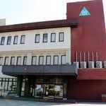 養父市役所＝養父市八鹿町八鹿