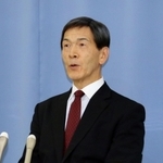 兵庫県知事選への立候補を取りやめることを決め、会見する中川暢三氏＝２９日午後、神戸市内