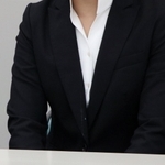 「性被害は泣き寝入りが多く、氷山の一角」と提訴理由を話す女性競輪選手＝３０日午後、神戸市中央区の兵庫県弁護士会館