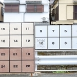 次々とたて増しされた兵庫県知事選の掲示板＝２９日午前、神戸市東灘区（撮影・中西幸大）