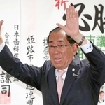 支援者に感謝を示す松本剛明氏＝姫路市東延末２（撮影・辰巳直之）