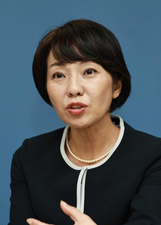 「笑顔がセールスポイント」と話す稲村和美氏＝神戸市内（撮影・長嶺麻子）