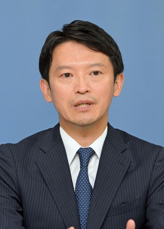 「失敗から学ぶことは多い」と語る斎藤元彦氏＝神戸市内（撮影・風斗雅博） 