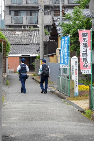 女子中学生が刃物で刺され重傷を負った事件が起きた直後の現場付近＝２０１５年５月、姫路市内