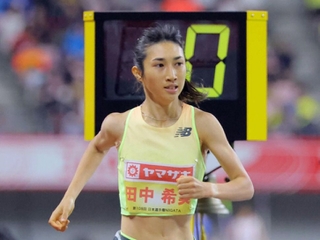 ゲストランナーとして神戸マラソンを盛り上げる田中希実選手＝６月、デンカビッグスワンスタジアム