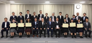 伊藤文化財団による楽器寄贈式＝兵庫県私学会館