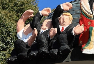 注目の選挙戦を制した３人も。右からトランプ米大統領、石破茂首相、斎藤元彦兵庫県知事＝２０日午後、神戸市中央区北野町２