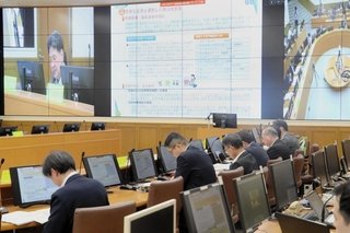 兵庫県地域防災計画の修正が報告された県防災会議＝神戸市中央区、県災害対策センター