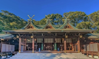 全国唯一の「三連春日造社殿」の西宮神社本殿（兵庫県教育委員会提供）