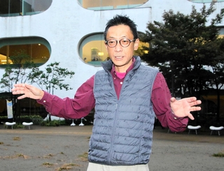 神戸大の後輩を亡くした横山耕平さん。ボランティアたちの熱量に驚かされたという＝東京都武蔵野市