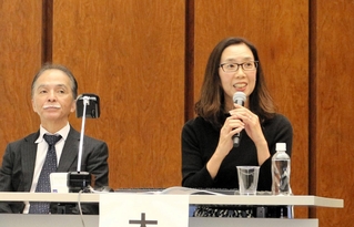 こころのケアセンターの加藤寛センター長（左）と、上席研究主幹の大澤智子さん＝神戸市中央区港島中町６