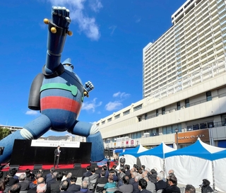 新長田駅南地区の復興市街地再開発事業の完了を記念して開かれた式典＝神戸市長田区日吉町１（撮影・門田晋一）