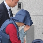 移送され、たつの署に入る勝田州彦容疑者＝７日午前１１時４０分、たつの市龍野町富永