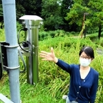 日本へそ公園内に設置されたアメダスの気温計＝西脇市上比延町
