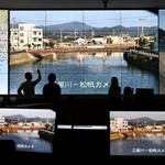 兵庫県内の河川などが映された県災害対策センター。３０年前の震災は隠れた社会のひずみを露呈させた＝神戸市中央区中山手通５
