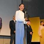 神戸マラソンのレセプションであいさつする小林祐梨子さん＝１６日午後、神戸ポートピアホテル