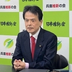 兵庫県知事選の開票結果を受け、記者会見に臨む兵庫維新の会代表の片山大介参院議員＝18日午前、神戸市中央区北長狭通４