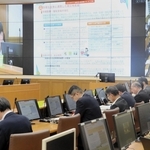 兵庫県地域防災計画の修正が報告された県防災会議＝神戸市中央区、県災害対策センター