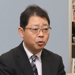 告訴した経緯などを説明する「ともにつくる兵庫みらいの会」共同世話人の津久井進弁護士＝神戸市内