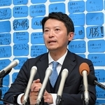 兵庫県知事選で再選を決め、心境や今後の抱負を語る斎藤元彦氏＝１８日午後、神戸市中央区（撮影・風斗雅博）