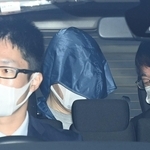 神戸地検へと移送される勝田州彦容疑者＝２８日午前８時２２分、神戸市中央区橘通２