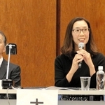 こころのケアセンターの加藤寛センター長（左）と、上席研究主幹の大澤智子さん＝神戸市中央区港島中町６