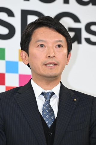 兵庫県の調査結果の受け止めや是正措置について説明する斎藤元彦知事＝１１日午後、県庁（撮影・大田将之）