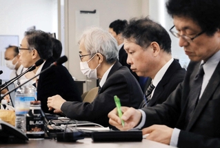 地震予知連絡会の定例会。内陸地震の予測をテーマに議論は白熱した＝１１月１８日、東京都千代田区