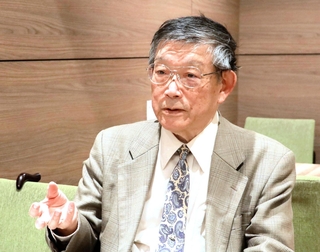 東海地震説について語る神戸大の石橋克彦名誉教授＝神戸市長田区（撮影・杉山雅崇）
